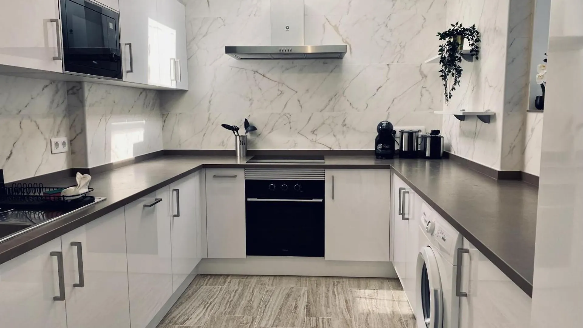 South Corner Holiday Home Адехе